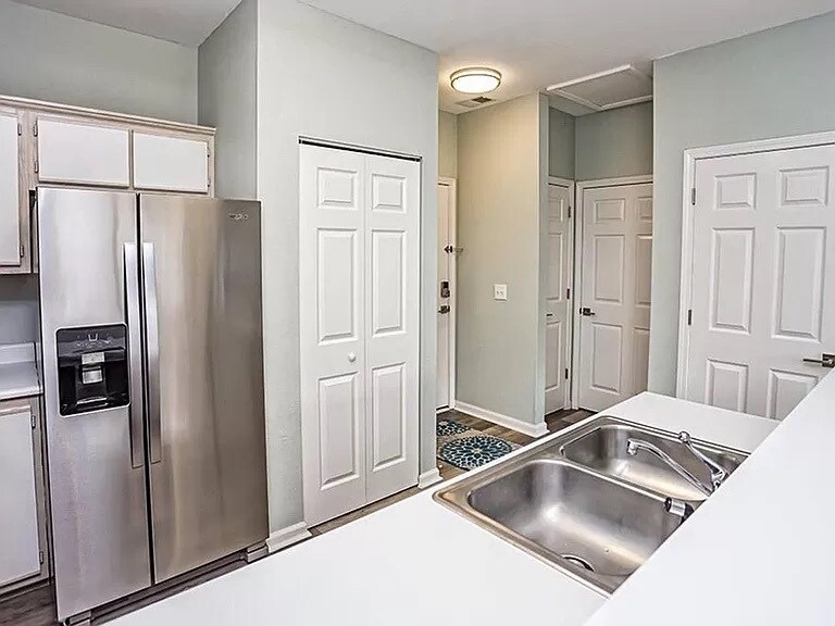 Building Photo - 1298 River Oaks Dr