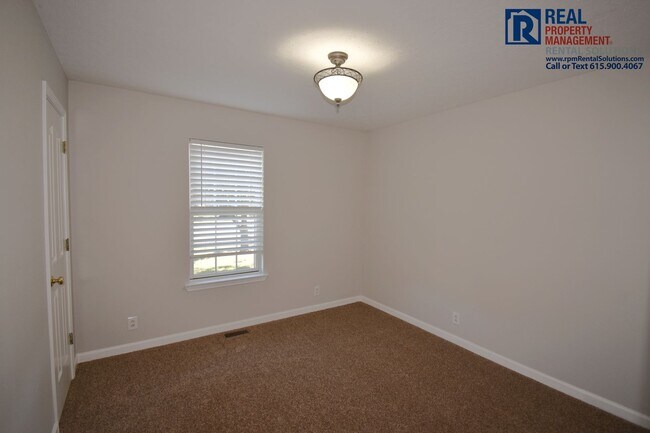 Building Photo - Great brick 3BD home near MTSU, attached 2 car garage & fenced-in back yard!