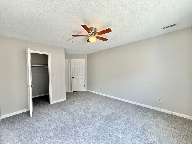 Building Photo - **OFFERING REFUNDABLE APPLICATION FEES & $150 MOVE IN PROMOTION** Charming 3BD, 2BA Raleigh Home ...