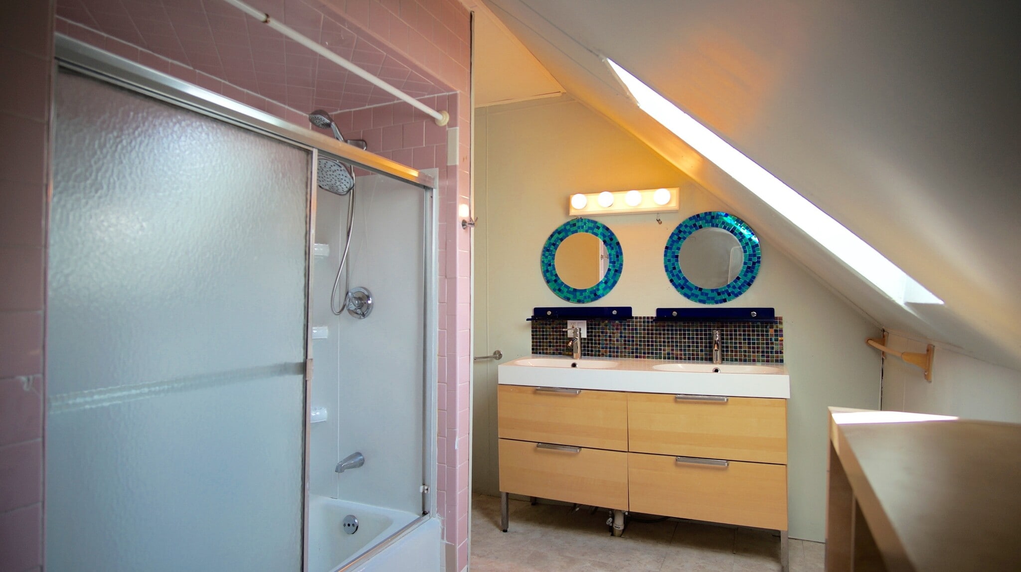 Building Photo - 48 America St