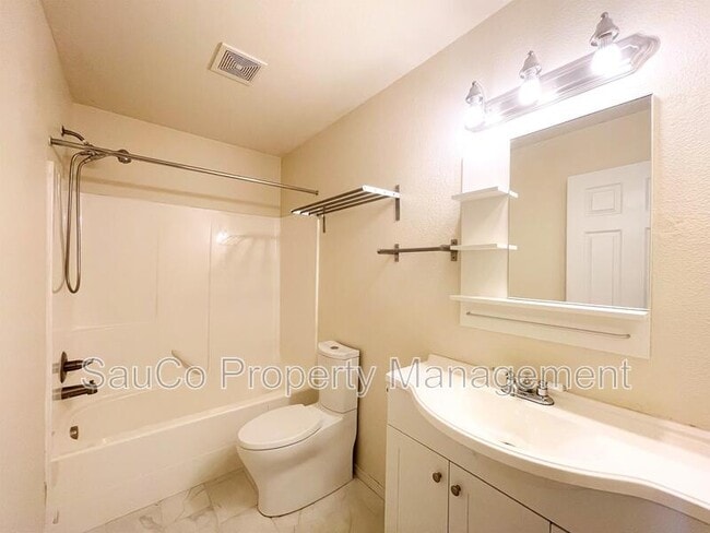 Building Photo - 20018 SW Monson St