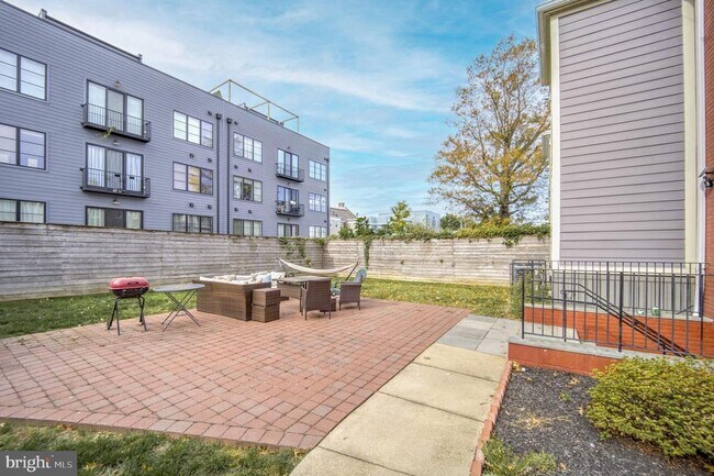 Building Photo - 1239 Simms Pl NE