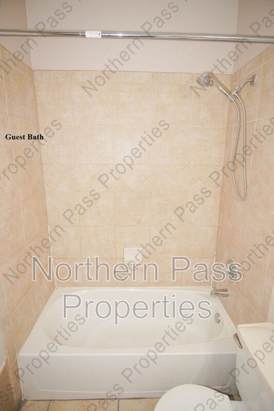 Building Photo - 3900 Kemp Ave