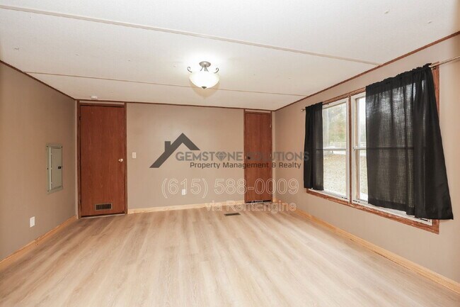 Building Photo - 5576 Hargrove Rd