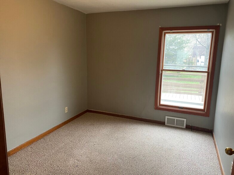 Bedroom - 1032 Adams St