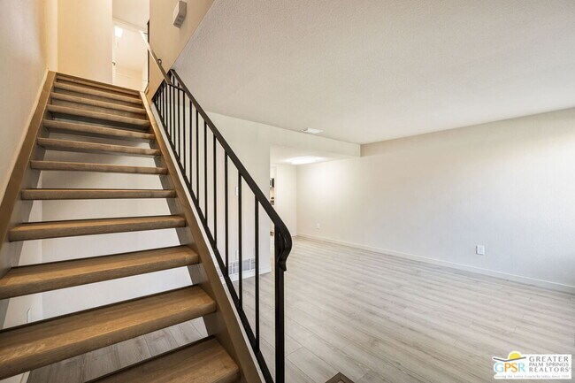Building Photo - 266 E Via Escuela