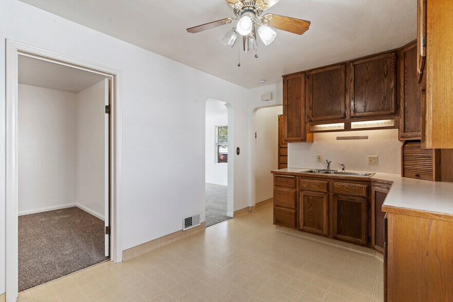 Building Photo - 3371 Quincy Ave