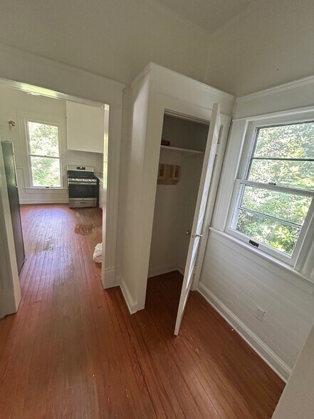 Laundry Storage - 1014 Shepherd St
