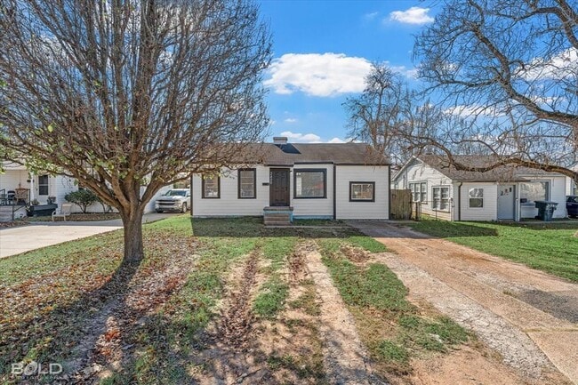 Building Photo - 2400 Broadway Dr