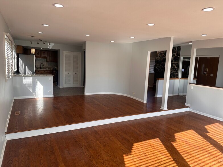 Building Photo - 4832 Old Orchard Rd