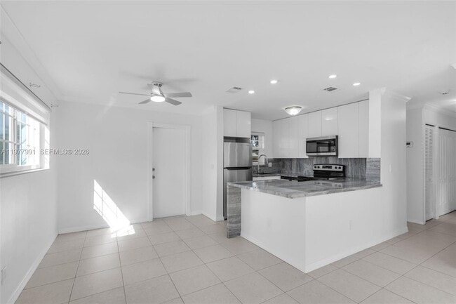 Building Photo - 6863 SW 21st St