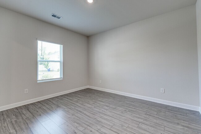 Building Photo - 123 Mainsail Wy