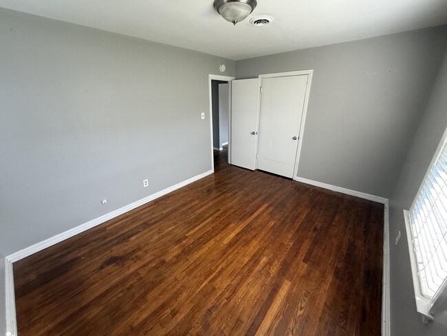 Building Photo - 2023 Clays Mill Rd