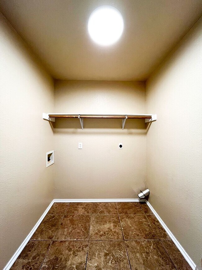 Building Photo - 4307 Abigail Dr