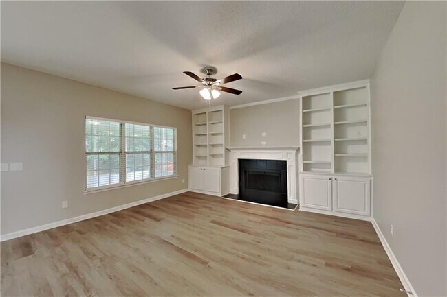 Building Photo - 1209 Lainster Dr SE