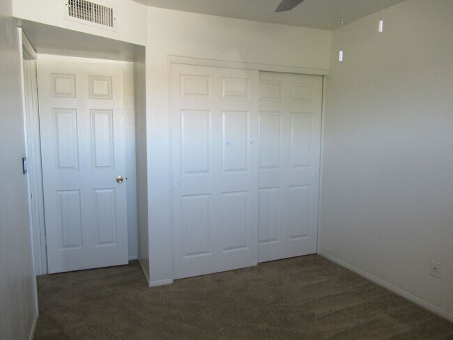 Building Photo - Spacious 4 Bedroom Home in Convenient Mesa...