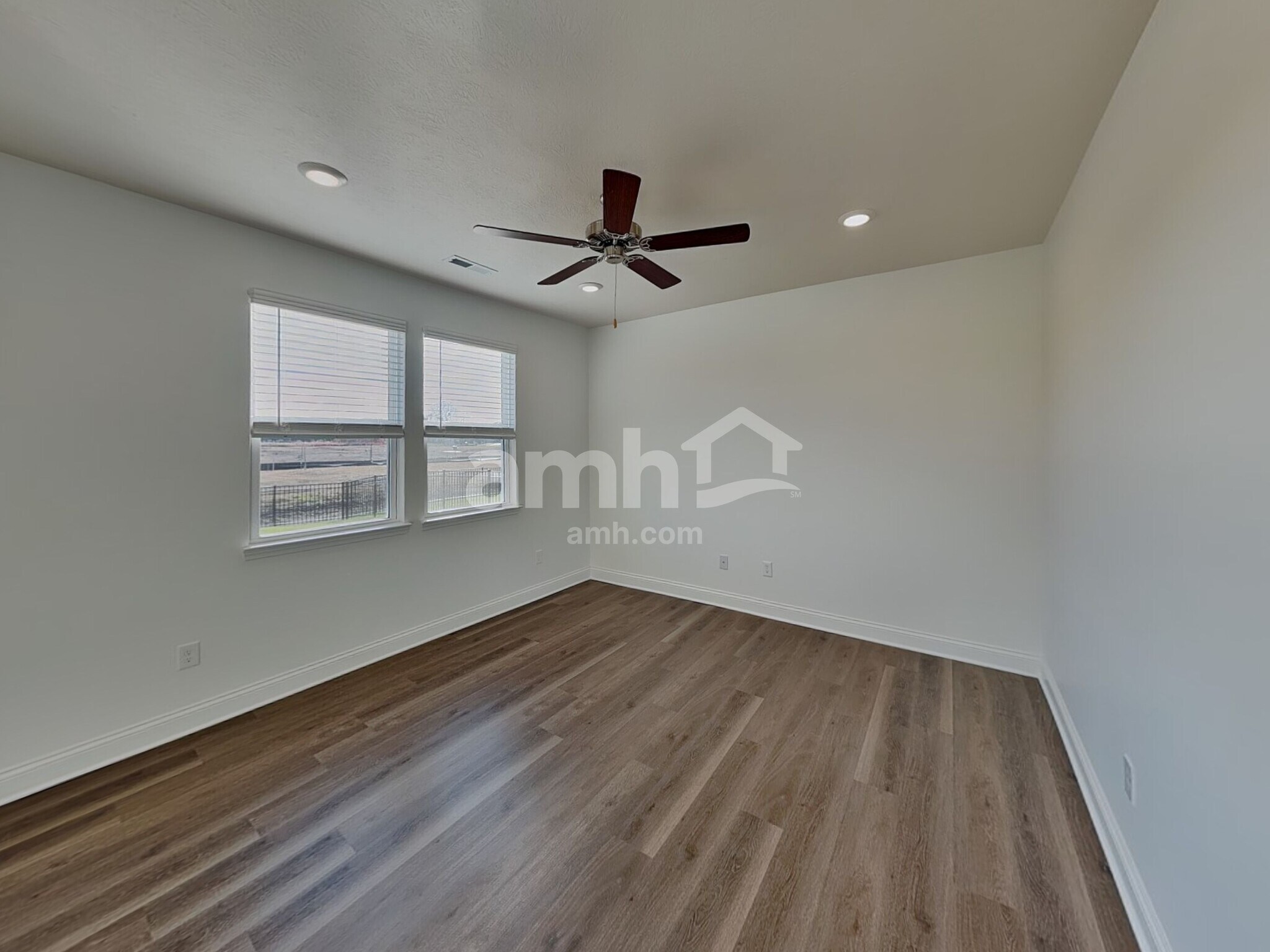 Building Photo - 9127 Henley Ave