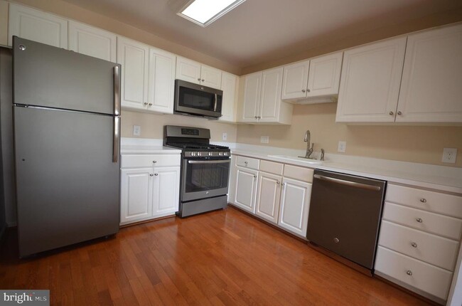 Building Photo - 46891 Eaton Terrace