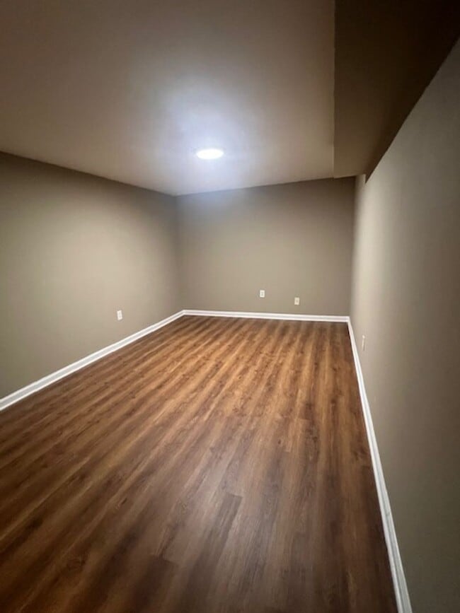 Building Photo - NICE WELL MAINTAINED TOWNHOME