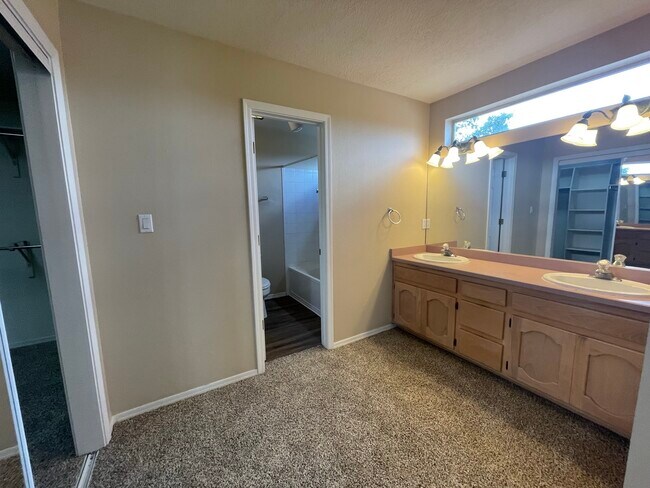 Building Photo - 7051 Natalie Janae Ln NE