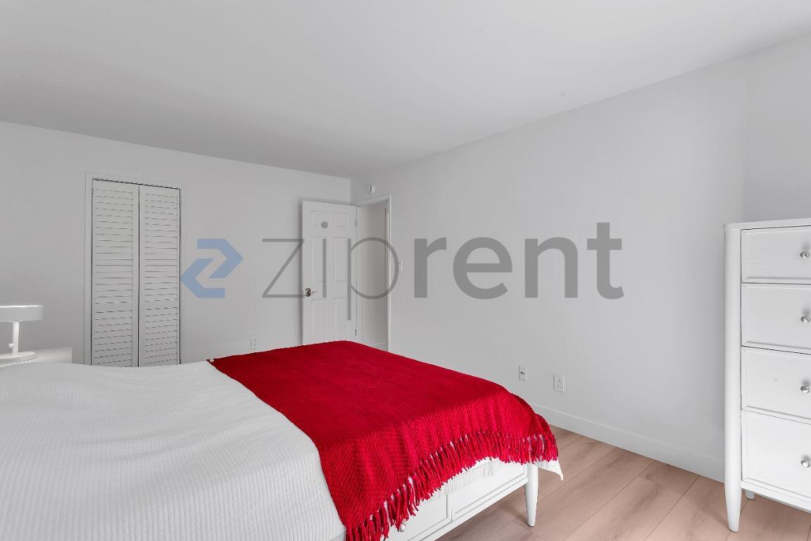 Building Photo - Unit 3