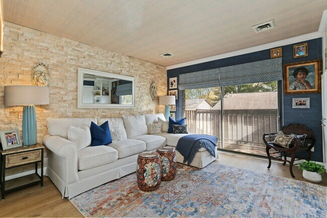 Building Photo - 376 Knapps Hwy