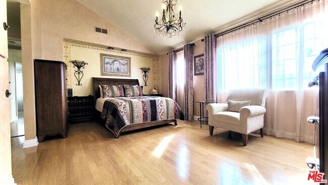 Building Photo - 1121 21st St