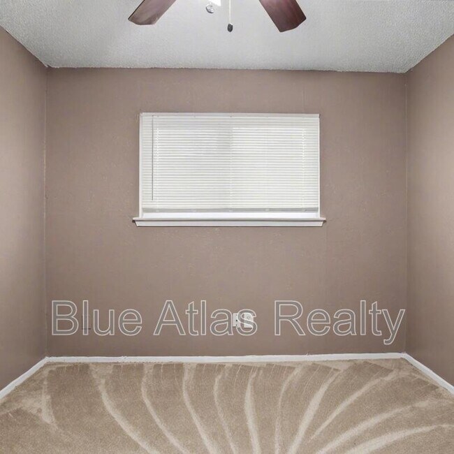 Building Photo - 805 Cherry Hills Dr