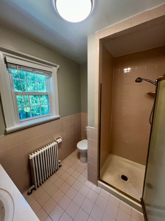 Building Photo - Beautiful Four Bedroom House, Right Off Grove and Patterson!! Lawn Care Included!!