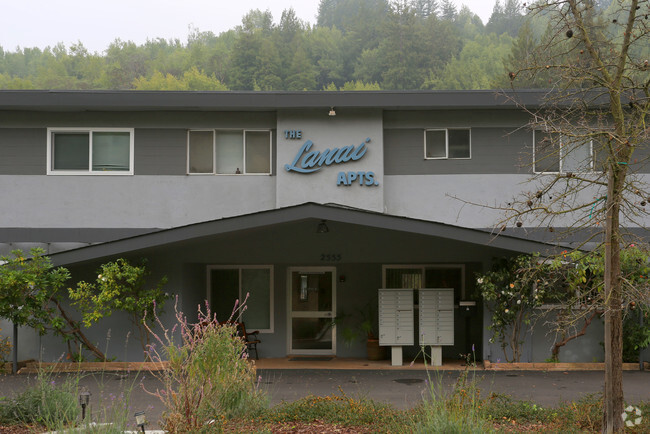 Entrance - Lanai Apartments