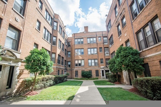 Primary Photo - 1362 W Estes Ave