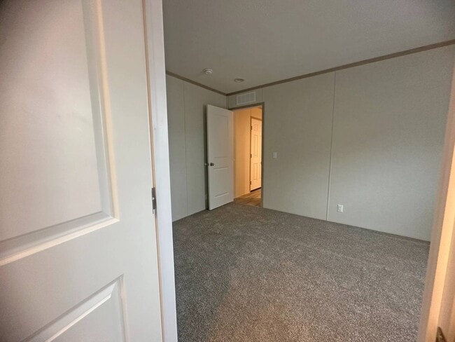 Building Photo - 14876 Washington Rd