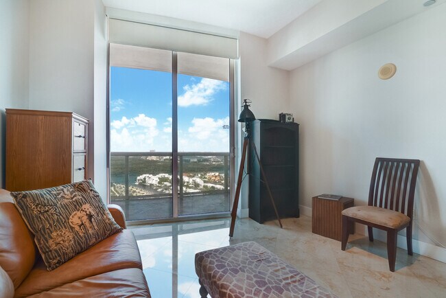 Building Photo - 15901 Collins Ave