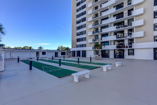 Building Photo - 134 Lakeshore Dr