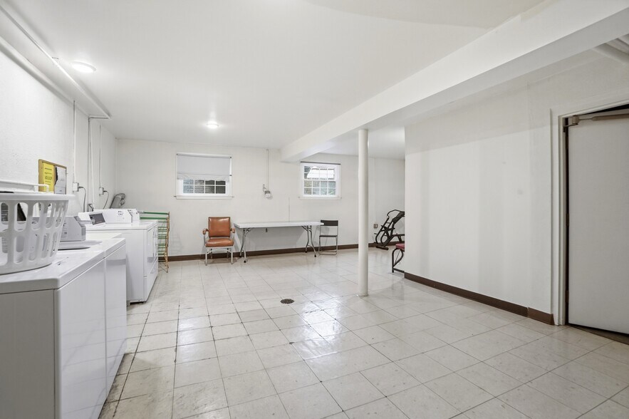 Building Photo - 9760 Bunker Hill Ln