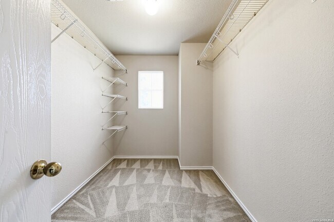 Building Photo - 210 Birchwood Bay