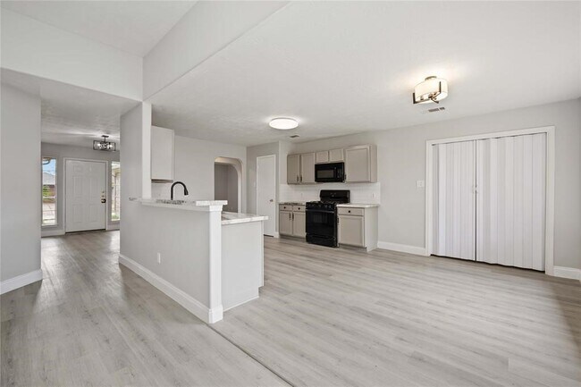 Building Photo - 6647 Amberfield Ln