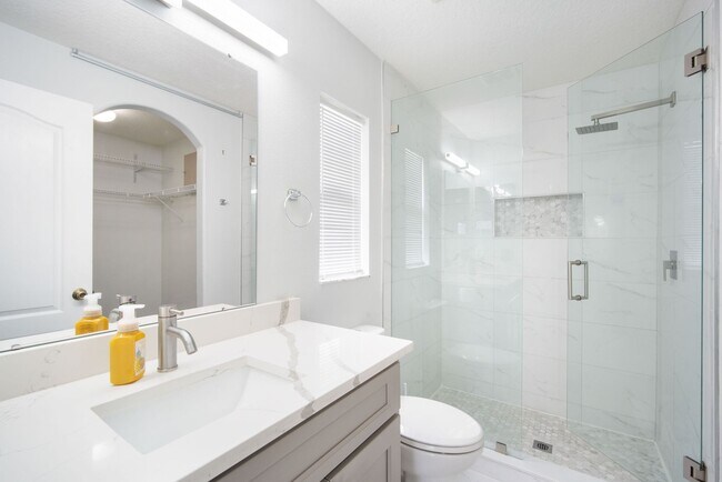 Building Photo - Family-Friendly 3BR Home with Yard, Office...