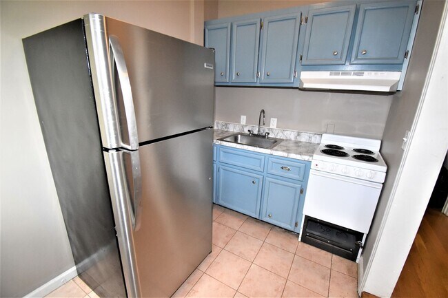 Building Photo - 123 Marion St