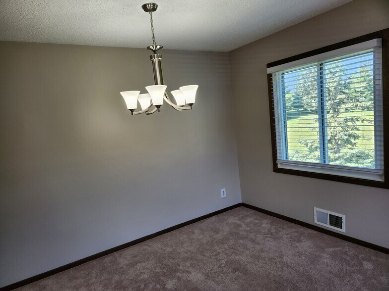 Building Photo - 10323 Balsam Ln