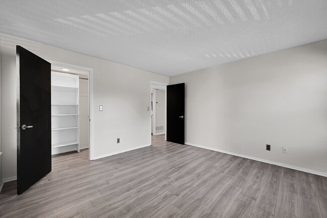 Building Photo - $1,320.95- 1 bed, 1 bath located in Colorado Spring with New In Unit Laundry!