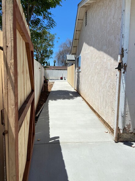 Building Photo - 8708 Friant St