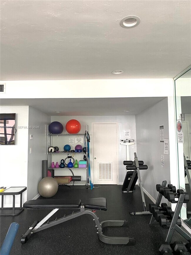 Building Photo - 1408 Brickell Bay Dr