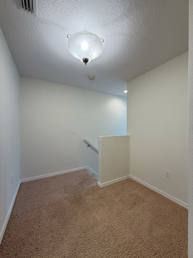 Building Photo - 2742 Birchcreek Dr