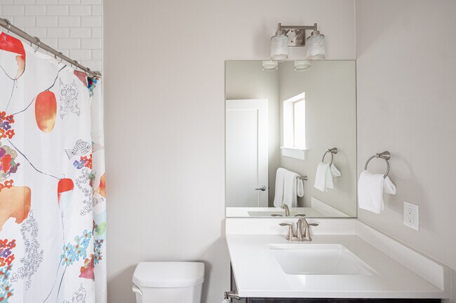 Building Photo - 2901 W 24th Ave