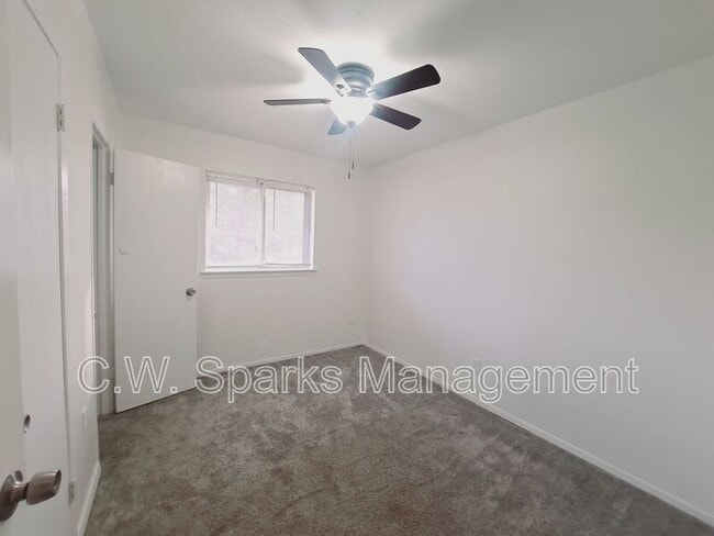 Building Photo - 852 Harvard Ln