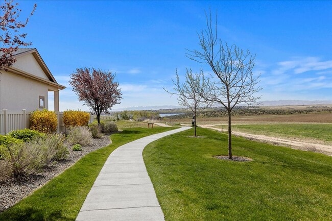 Building Photo - 5 Bed 3 bath Golf Course Neighborhood