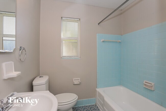 Building Photo - 262 Claudia Dr