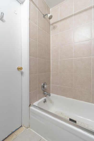 Building Photo - 1213 Park Ave