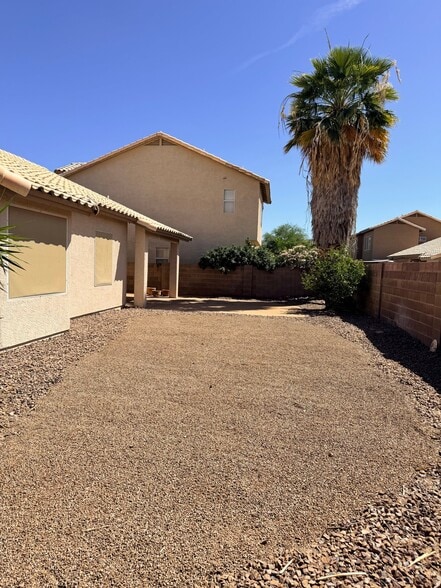 Building Photo - 9005 N Lawndale Dr